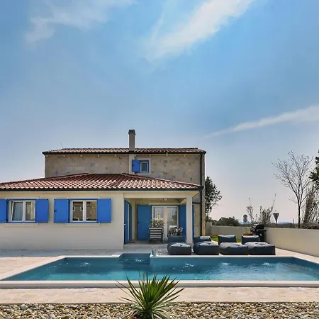 Jolie Villa