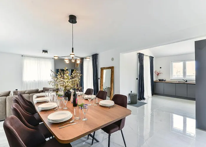 Jolie Villa