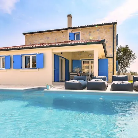 Jolie Villa *